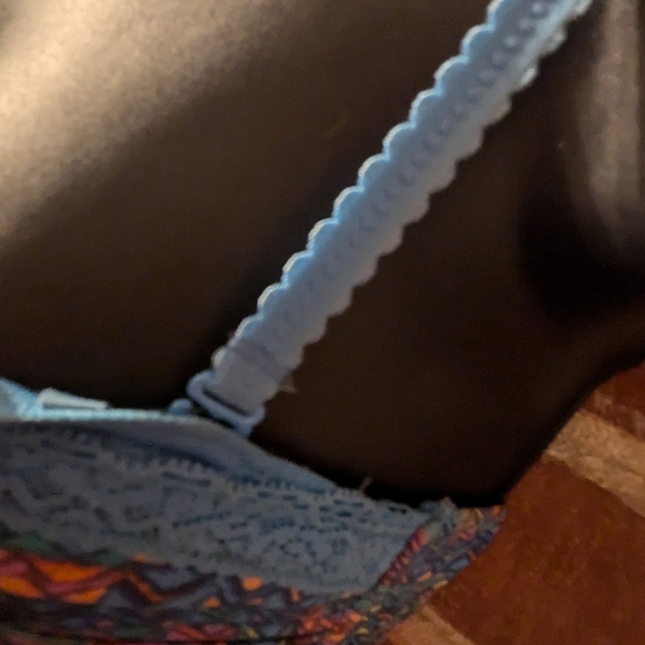 Aerie Strapless Convertible Bra. 34B. Geometric Pattern. - Picture 12 of 16